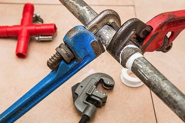W co powinien zaopatrzyć się hydraulik? Hurtownia hydrauliczna